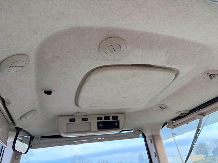 2018-john-deere-8245r-image-25