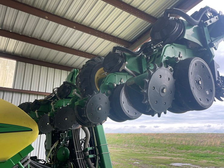 john-deere-1725-image-17