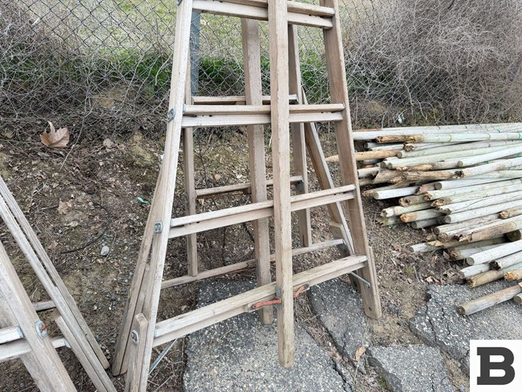 7'-wooden-orchard-ladders-image-8