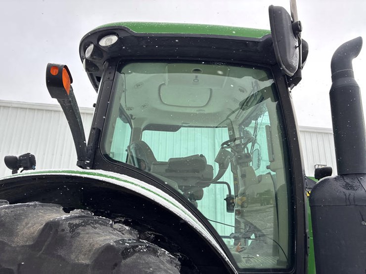 2011-john-deere-8335r-image-18