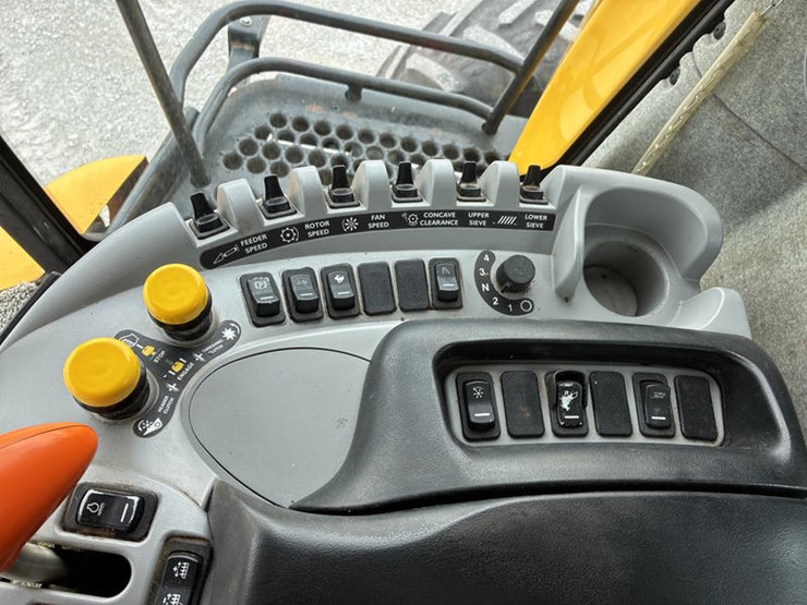 2009-new-holland-cr9060-image-96