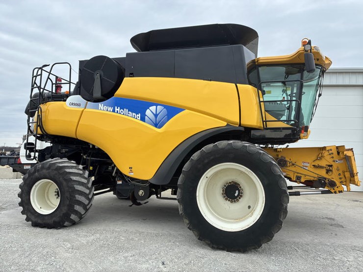 2009-new-holland-cr9060-image-3