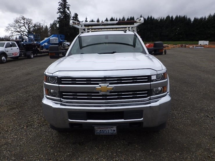 2017-chevrolet-2500-image-2