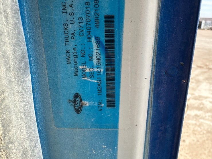 2005-mack-cv713-mixer-truck-image-15