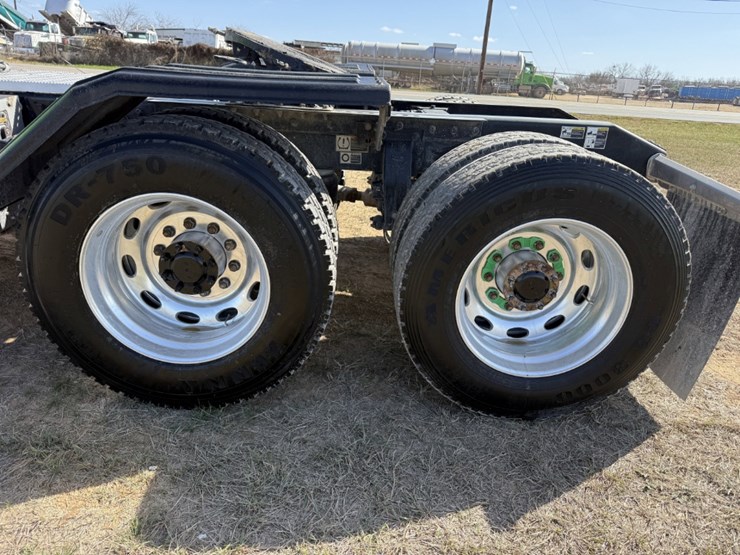 2020-peterbilt-367-image-21