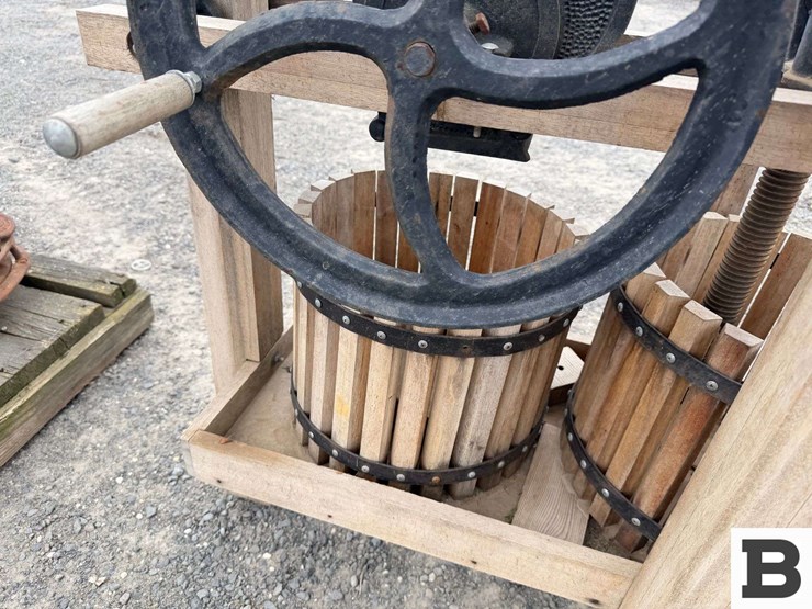 old-fashioned-mechanical-fruit-press-image-6