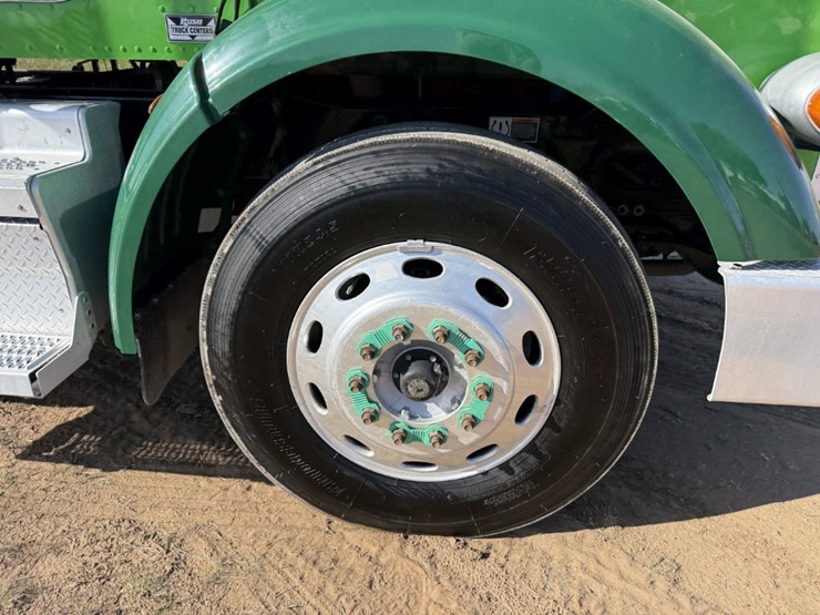 2021-peterbilt-367-image-17