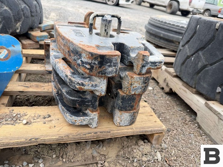 misc.-tractor-weights-and-brackets,-27x8.5-15-tires-and-rims-image-4