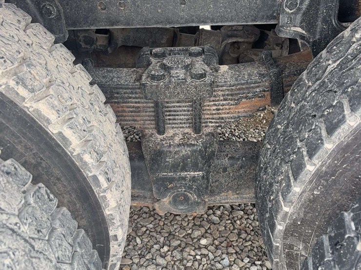 2009-freightliner-business-class-m2-106-image-10