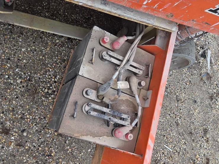 2017-jlg-1230es-image-5