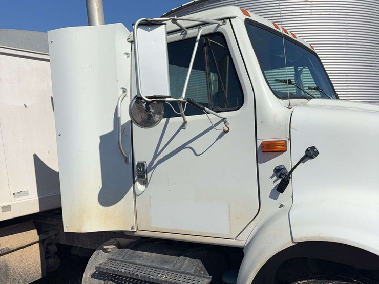 1993-international-8100-image-6