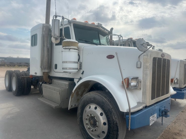 2011-peterbilt-367-image-3