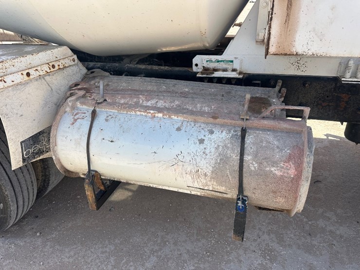 2005-mack-cv713-mixer-truck-image-4