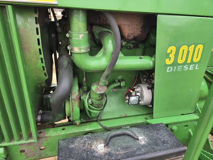 john-deere-3010-image-4
