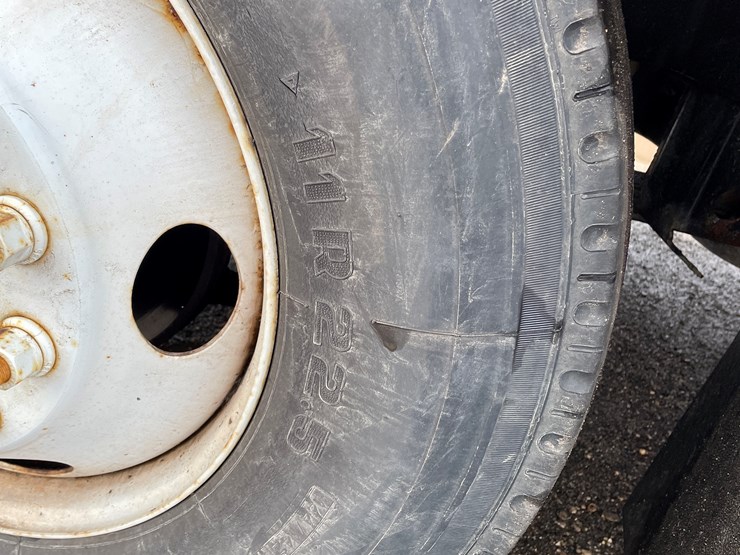 #2015-•-2009-chevy-c7500-single-axle-dump-truck-(has-wi-title)-image-10