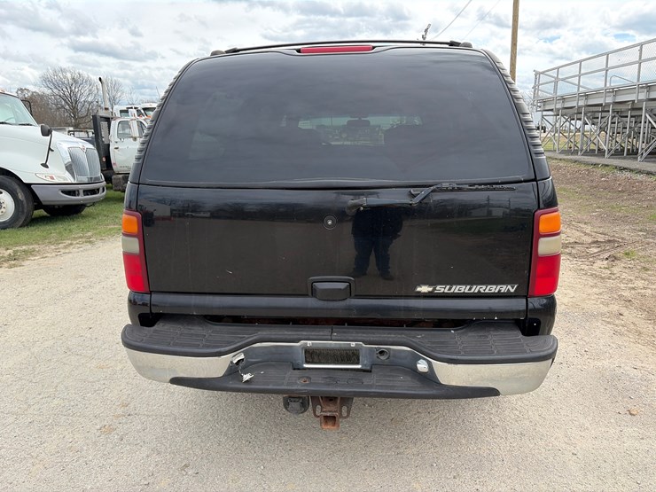 2002-chevrolet-suburban-image-4