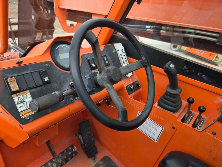 2016-sky-trak-8042-image-6