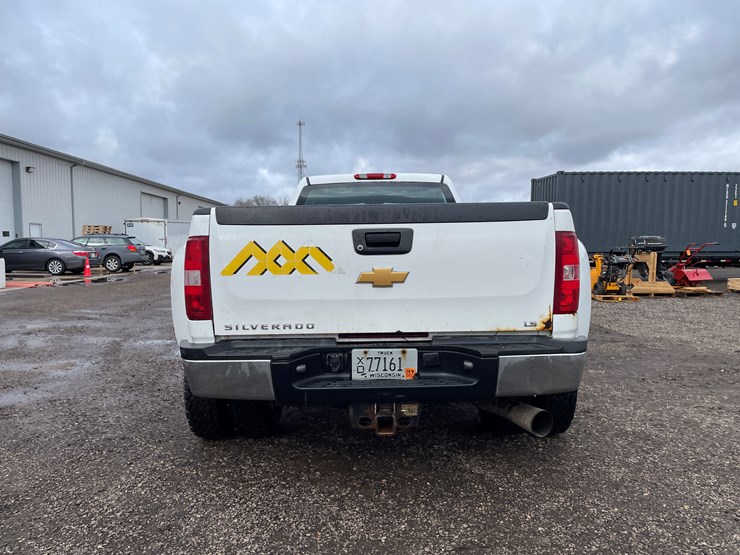 2012-chevrolet-3500-image-6