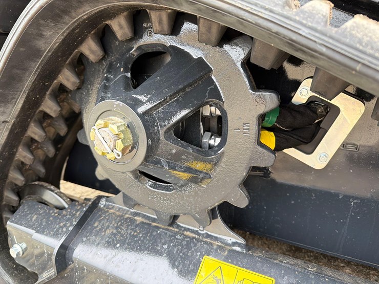 2026-kubota-scl1000-image-18