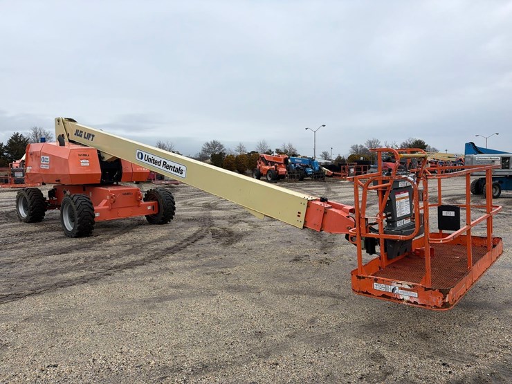 2016-jlg-800s-image-4