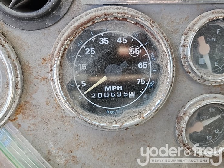 1995-ford-l8000-image-37