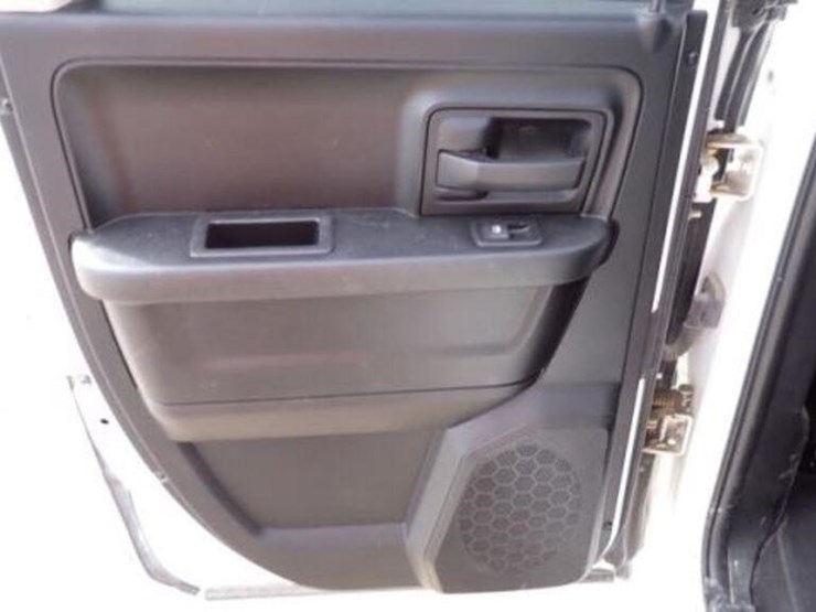 2013-dodge-ram-1500-image-24