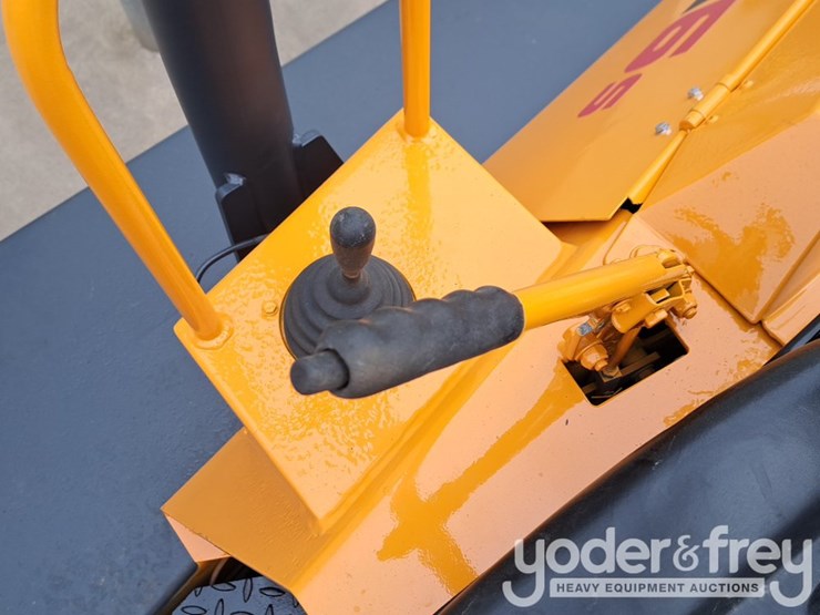 benford-6-ton-swivel-skip-dumper,-roll-bar-image-20