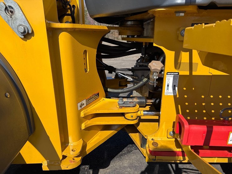 2018-deere-524k-image-14