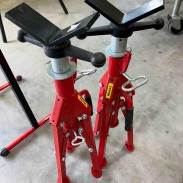 2 - VEVOR PIPE STANDS