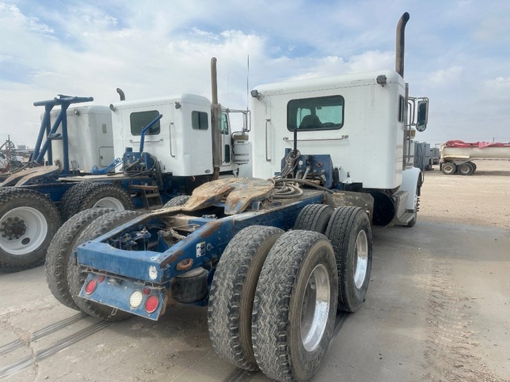 2011-peterbilt-367-image-4
