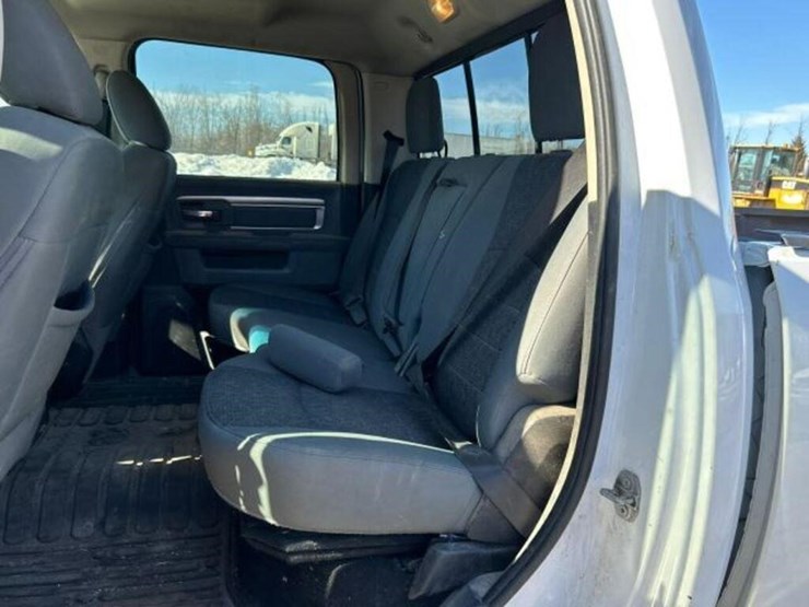 2018-dodge-2500-image-21