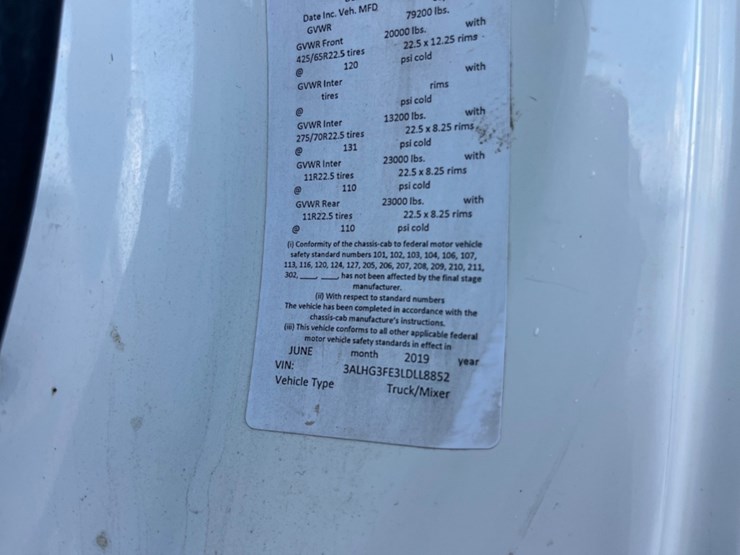 2020-freightliner-114sd-image-29