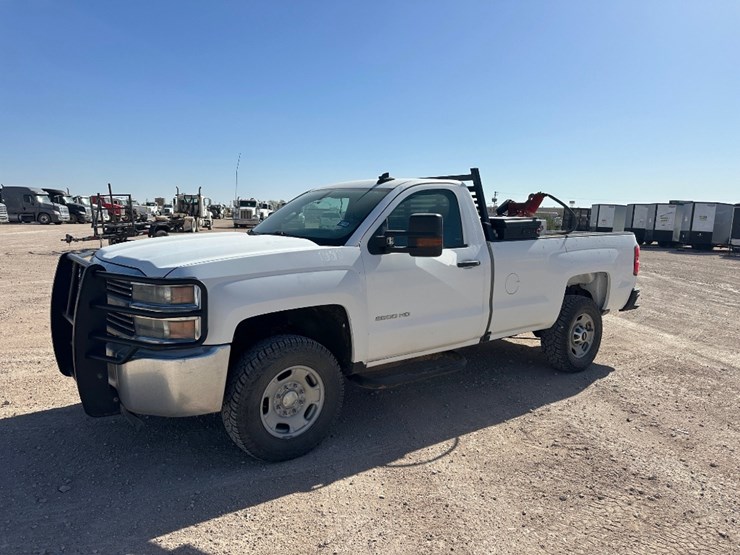 2017-chevrolet-silverado-2500hd-image-1