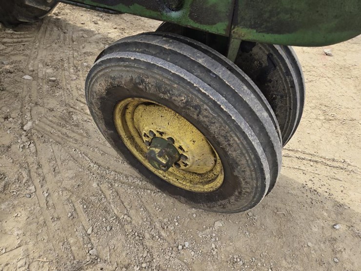 john-deere-4010-image-3