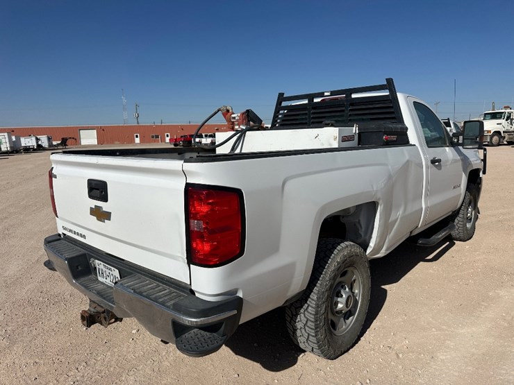 2017-chevrolet-silverado-2500hd-image-6