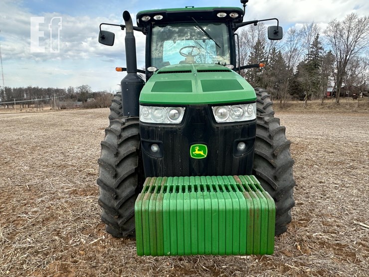 john-deere-8235r-image-10