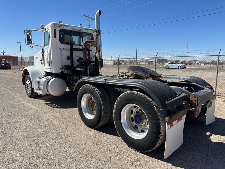 2008-peterbilt-365-image-9