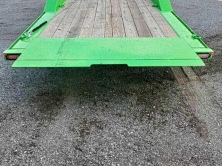 2024-maxx-d---t8x---24'-hyd-trailer-image-2