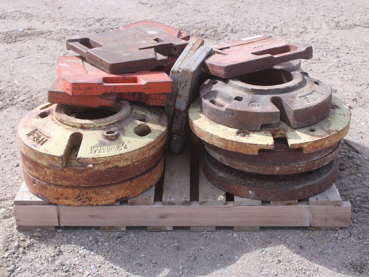 #2082-•-pallet-of-23-tractor-weights-image-4
