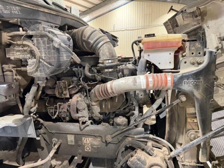 2017-peterbilt-567-image-27