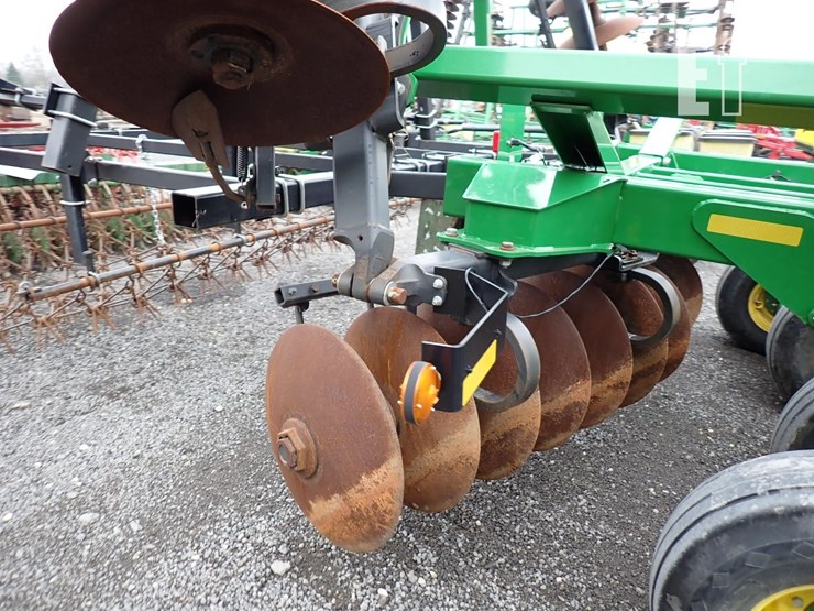 2015-john-deere-2625-image-9