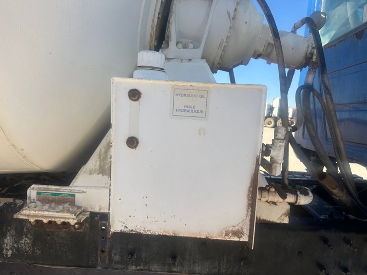 2005-mack-cv713-mixer-truck-image-5