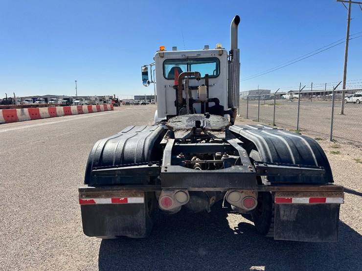 2008-peterbilt-365-image-7