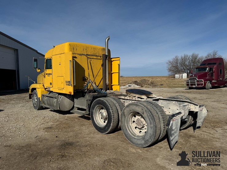 1996-freightliner-fld120-image-7