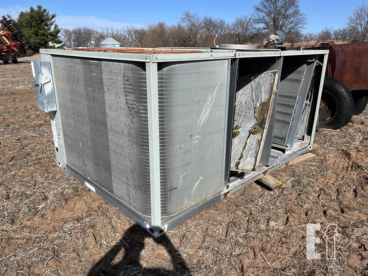 trane-rooftop-heating-/-air-conditioning-unit-image-5