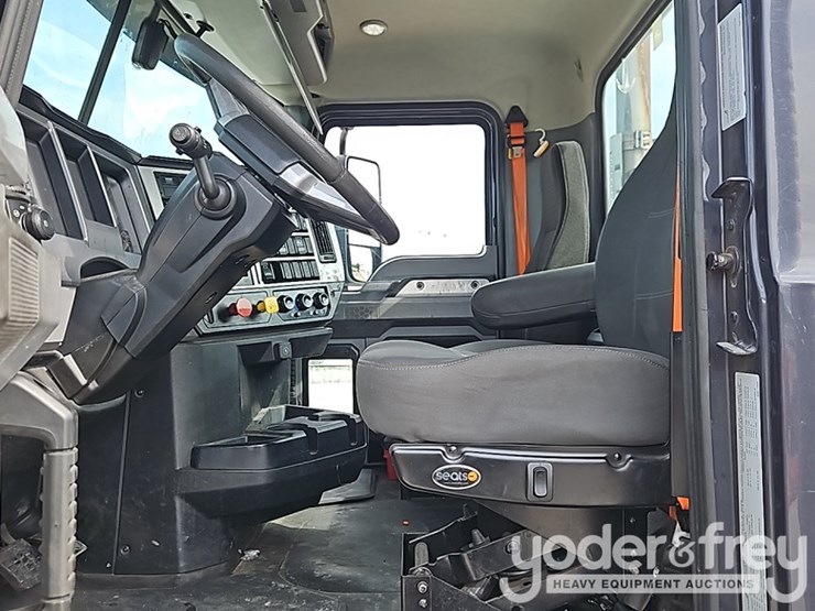 2020-mack-mack-anthem-t64-6x4-truck-tractor,-day-cab,-mp-7-425hp-diesel-engine,-automatic-m-drive-transmission-image-35