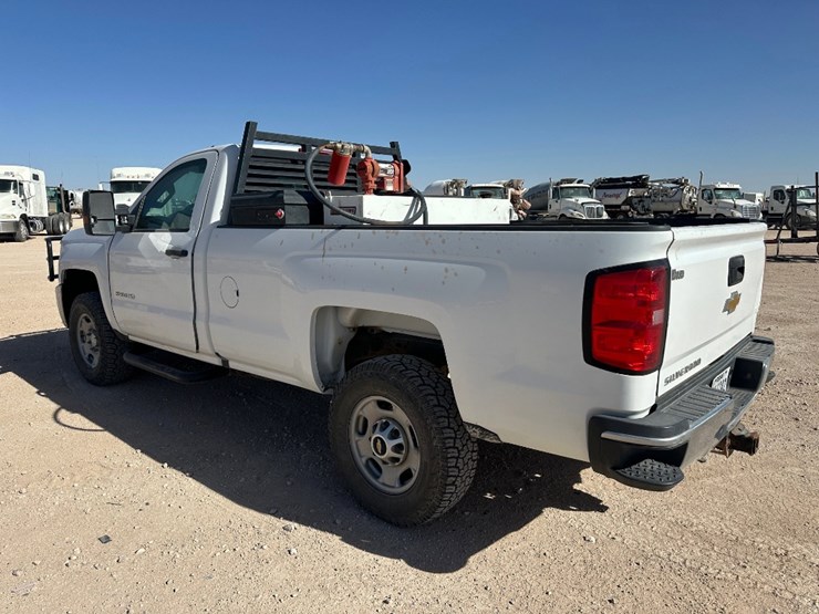 2017-chevrolet-silverado-2500hd-image-7