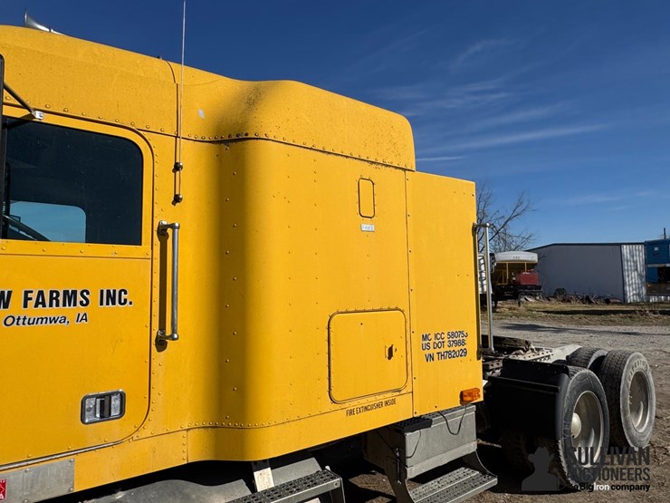 1996-freightliner-fld120-image-17