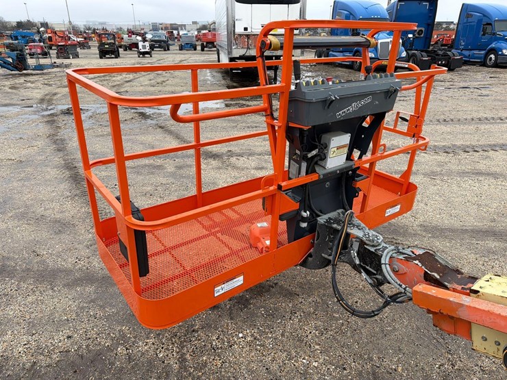 jlg-400s-image-10