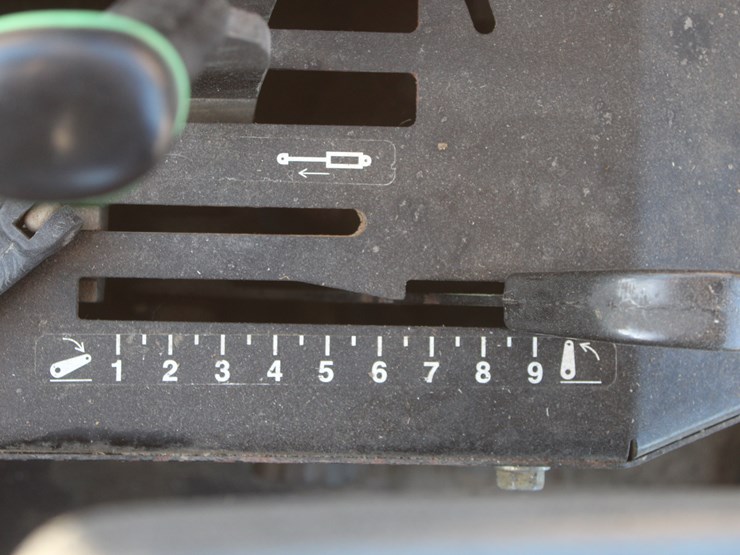 2011-john-deere-6115d-image-54